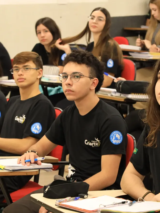 Alunos do Ensino Médio do Criarte em aula preparatória